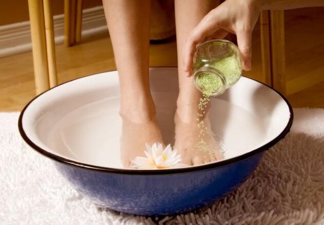bain de pieds thérapeutique pour les champignons