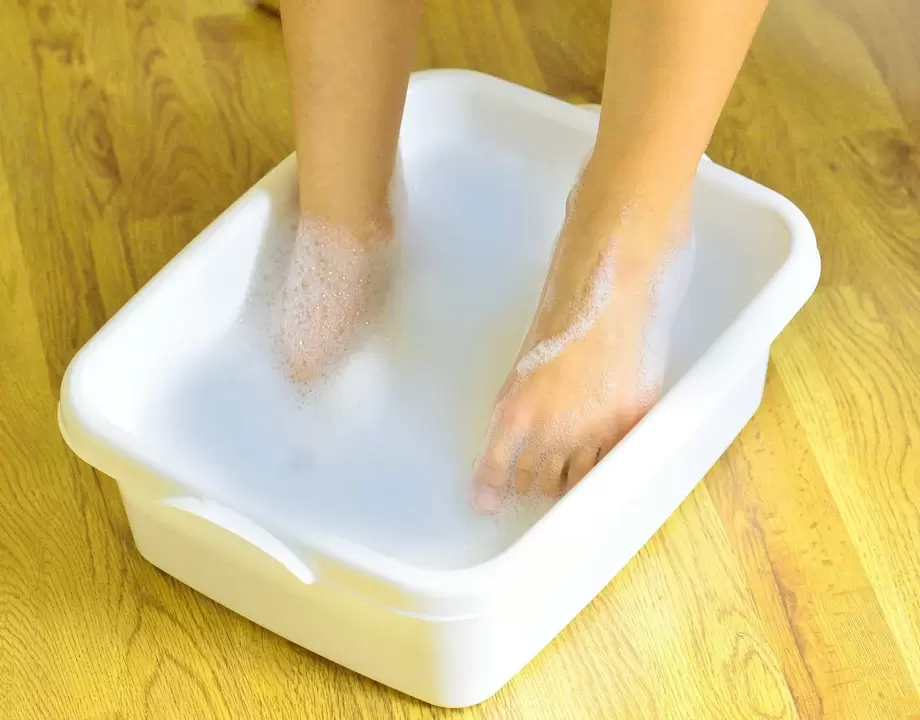 bain de pieds pour mycose des ongles